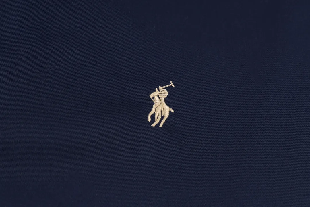 P306 💰Ralph Lauren/Ralph Lauren American vintage classic lapel old cadre retro jacket, thickened in autumn and winter, woolen lining, classic design, timeless classic, thick cotton fabric, showing a sense of vintage, collar and cuffs colorful plaid embellishment, looks good on both men and women, comfortable and comfortable, focuses on relaxed retro YYDS, one for each man and woman, an indispensable piece for autumn and winter, the hottest jacket at the moment The 100% cotton twill is thick and thick, and the pure cotton colorful plaid lining is distinguished by digital printing in the market. Exquisite embroidery. The Harrington jacket has a loose fit, is short and fat, and is super versatile. It is clean-fitting and is perfect for men and women!   Color: Khaki Navy Black Size: M/L/XL Item No.: 101579
